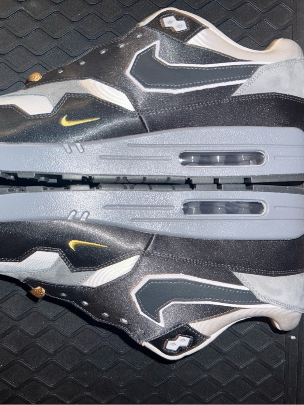 Nike Men’s 007 BIG HEAD MODE 13